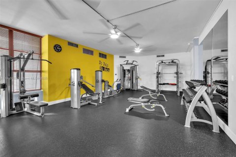 Condo in Hallandale Beach, Florida, 2 bedrooms № 1968813 - photo 25