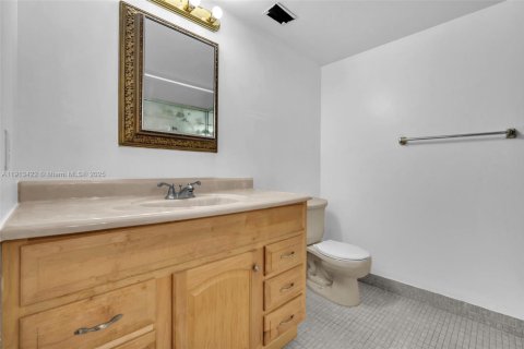 Condo in Hallandale Beach, Florida, 2 bedrooms № 1968813 - photo 20