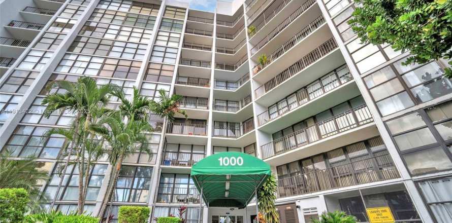 Condo in Hallandale Beach, Florida, 2 bedrooms № 1968813