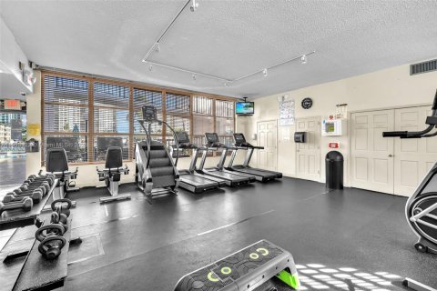 Condo in Hallandale Beach, Florida, 2 bedrooms № 1968813 - photo 27