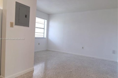 Apartamento en alquiler en Hialeah, Florida, 1 dormitorio, 41.81 m2 № 1781868 - foto 12