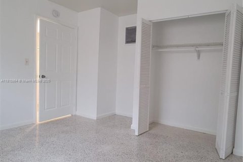 Apartamento en alquiler en Hialeah, Florida, 1 dormitorio, 41.81 m2 № 1781868 - foto 11