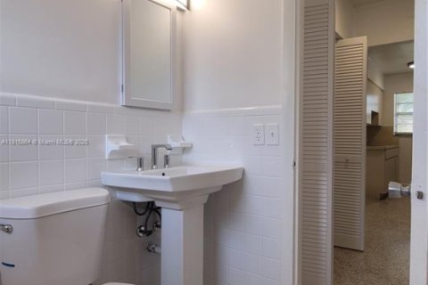 Apartamento en alquiler en Hialeah, Florida, 1 dormitorio, 41.81 m2 № 1781868 - foto 3