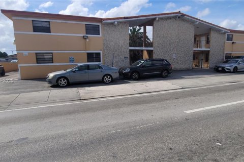 Apartamento en alquiler en Hialeah, Florida, 1 dormitorio, 41.81 m2 № 1781868 - foto 1