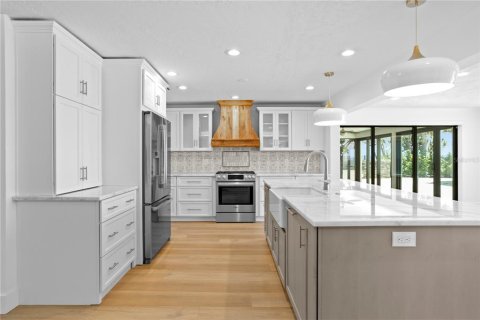 House in Saint Petersburg, Florida 5 bedrooms, 336.12 sq.m. № 1797137 - photo 11