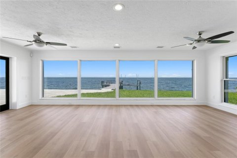 House in Saint Petersburg, Florida 5 bedrooms, 336.12 sq.m. № 1797137 - photo 22