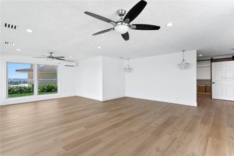 House in Saint Petersburg, Florida 5 bedrooms, 336.12 sq.m. № 1797137 - photo 24