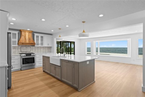 House in Saint Petersburg, Florida 5 bedrooms, 336.12 sq.m. № 1797137 - photo 8