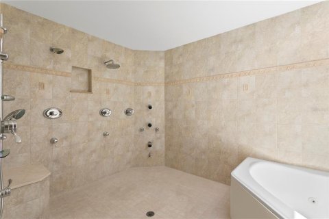 House in Saint Petersburg, Florida 5 bedrooms, 336.12 sq.m. № 1797137 - photo 29