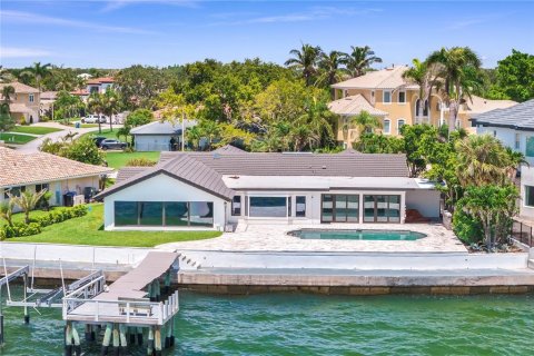 House in Saint Petersburg, Florida 5 bedrooms, 336.12 sq.m. № 1797137 - photo 3