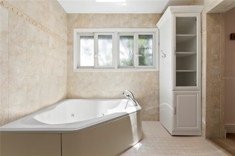 House in Saint Petersburg, Florida 5 bedrooms, 336.12 sq.m. № 1797137 - photo 28