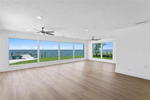 House in Saint Petersburg, Florida 5 bedrooms, 336.12 sq.m. № 1797137 - photo 23