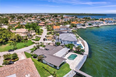 House in Saint Petersburg, Florida 5 bedrooms, 336.12 sq.m. № 1797137 - photo 2