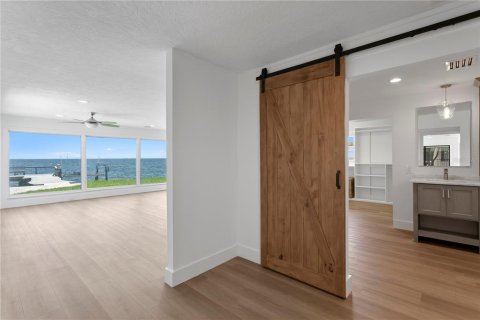 House in Saint Petersburg, Florida 5 bedrooms, 336.12 sq.m. № 1797137 - photo 25