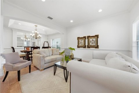 House in Orlando, Florida 4 bedrooms, 254.55 sq.m. № 2394159 - photo 8