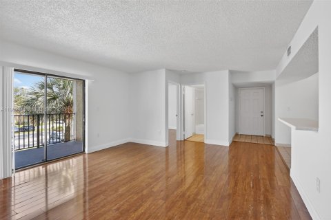 Condominio en alquiler en Pembroke Pines, Florida, 2 dormitorios, 94.39 m2 № 2057668 - foto 5