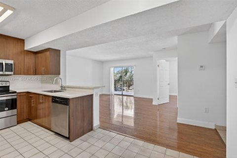 Condominio en alquiler en Pembroke Pines, Florida, 2 dormitorios, 94.39 m2 № 2057668 - foto 3
