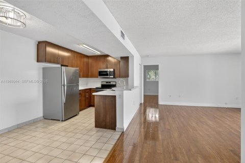 Condominio en alquiler en Pembroke Pines, Florida, 2 dormitorios, 94.39 m2 № 2057668 - foto 2