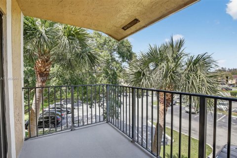 Condominio en alquiler en Pembroke Pines, Florida, 2 dormitorios, 94.39 m2 № 2057668 - foto 13