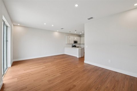 Adosado en venta en Clermont, Florida, 3 dormitorios, 170.38 m2 № 2108231 - foto 13