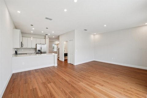 Adosado en venta en Clermont, Florida, 3 dormitorios, 170.38 m2 № 2108231 - foto 12