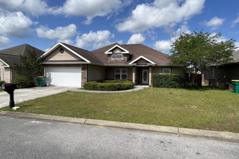 House in Crestview, Florida 4 bedrooms, 177.44 sq.m. № 560909 - photo 1