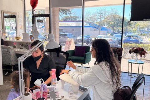 Propiedad comercial en venta en Davie, Florida № 2023389 - foto 4