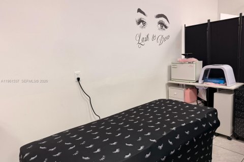 Propiedad comercial en venta en Davie, Florida № 2023389 - foto 19