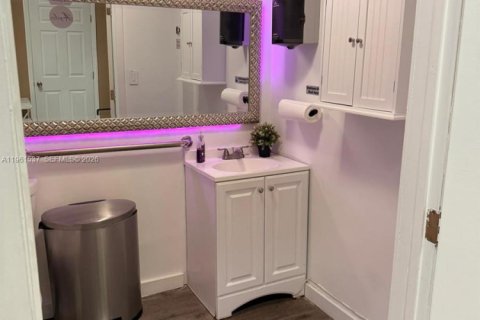 Propiedad comercial en venta en Davie, Florida № 2023389 - foto 9