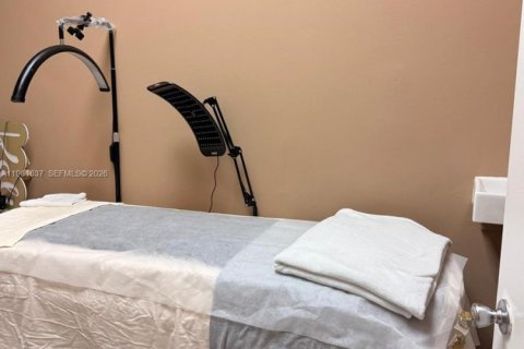 Propiedad comercial en venta en Davie, Florida № 2023389 - foto 11