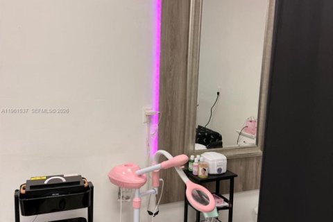 Commercial property in Hallandale Beach, Florida № 2023389 - photo 22