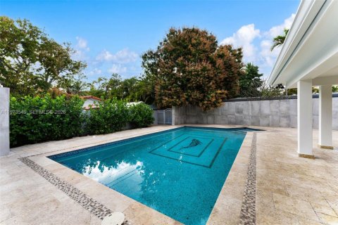 House in Miami, Florida 4 bedrooms, 370.77 sq.m. № 2041943 - photo 23