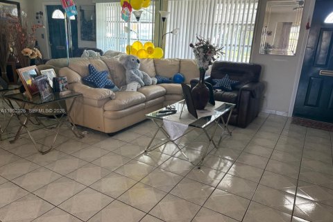 House in Boynton Beach, Florida 2 bedrooms, 122.35 sq.m. № 2006706 - photo 21