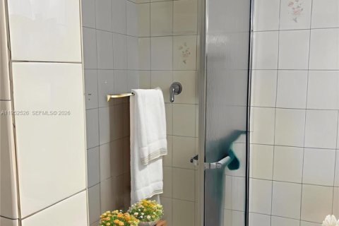 House in Boynton Beach, Florida 2 bedrooms, 122.35 sq.m. № 2006706 - photo 9