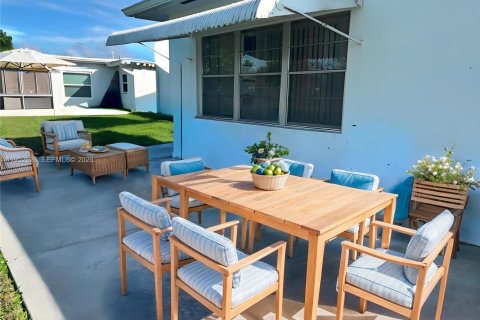 House in Boynton Beach, Florida 2 bedrooms, 122.35 sq.m. № 2006706 - photo 13