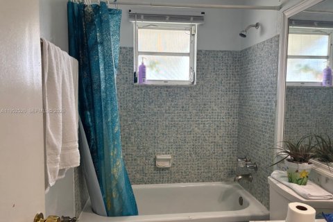 House in Boynton Beach, Florida 2 bedrooms, 122.35 sq.m. № 2006706 - photo 18