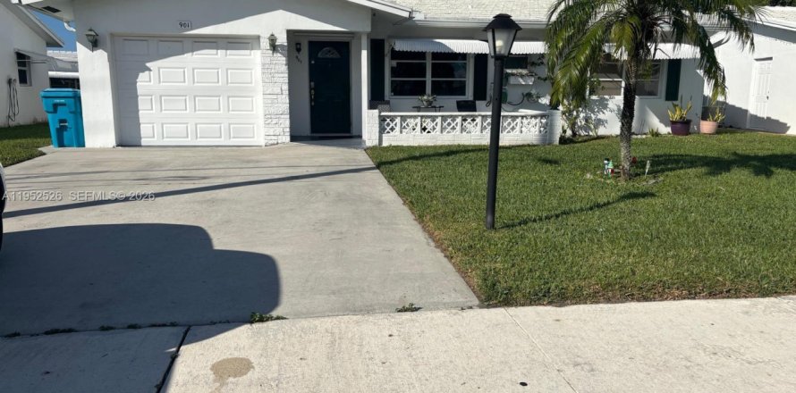 House in Boynton Beach, Florida 2 bedrooms, 122.35 sq.m. № 2006706