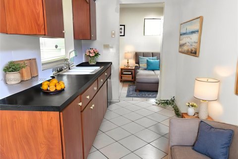 House in Boynton Beach, Florida 2 bedrooms, 122.35 sq.m. № 2006706 - photo 6