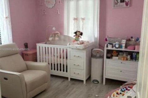 Villa ou maison à louer à Miami, Floride: 3 chambres, 93.55 m2 № 2402290 - photo 3