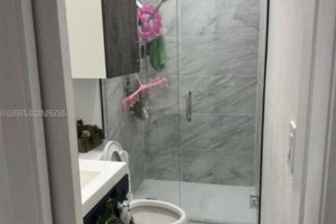 Villa ou maison à louer à Miami, Floride: 3 chambres, 93.55 m2 № 2402290 - photo 13