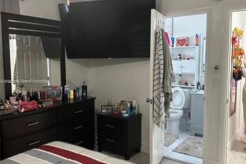 Villa ou maison à louer à Miami, Floride: 3 chambres, 93.55 m2 № 2402290 - photo 9
