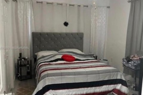 Villa ou maison à louer à Miami, Floride: 3 chambres, 93.55 m2 № 2402290 - photo 8