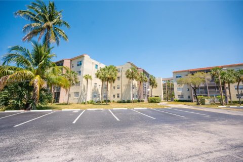 Condo in North Lauderdale, Florida, 1 bedroom  № 1863993 - photo 18