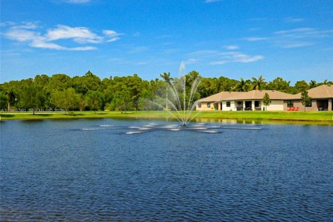 Купить виллу или дом в Порт-Сент-Луси, Флорида 4 спальни, 173.45м2, № 2052281 - фото 13