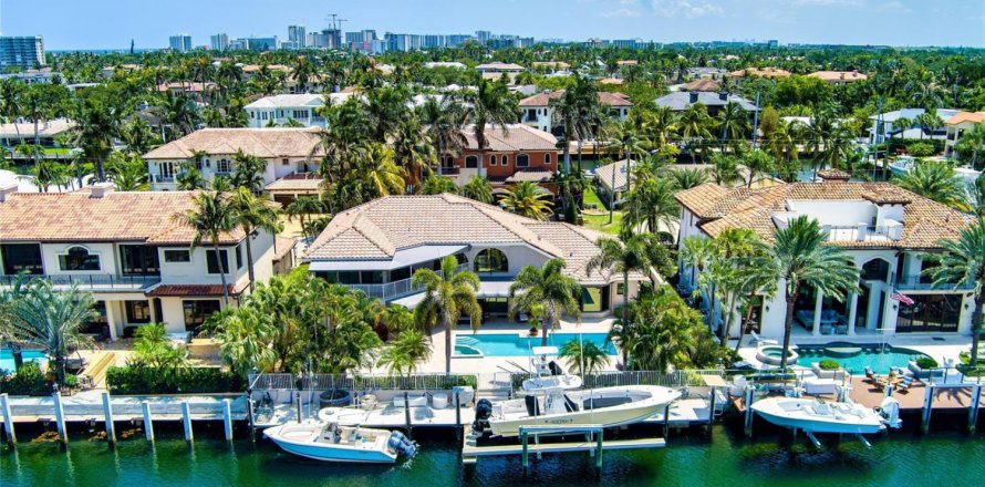 Villa ou maison à Lighthouse Point, Floride 4 chambres, 340.02 m2 № 2081757