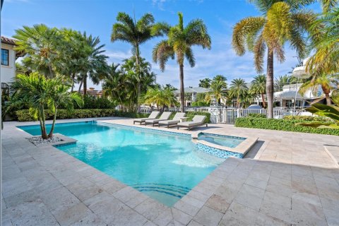 Villa ou maison à vendre à Lighthouse Point, Floride: 4 chambres, 340.02 m2 № 2081757 - photo 4