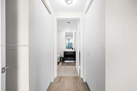 Купить кондоминиум в Майами, Флорида 1 спальня, 79.15м2, № 2012556 - фото 21
