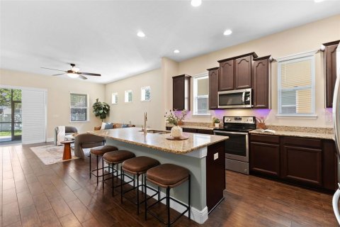 House in Tampa, Florida 4 bedrooms, 233.28 sq.m. № 1870582 - photo 9