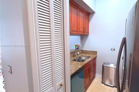 Снять в аренду квартиру в Корал-Гейблс, Флорида 1 спальня, 64.75м2, № 2080509 - фото 6