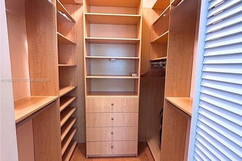Снять в аренду квартиру в Корал-Гейблс, Флорида 1 спальня, 64.75м2, № 2080509 - фото 10